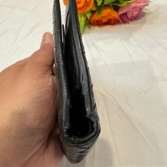 Authentic Bottega Veneta Black Woven Leather Wallet - Picture 4 of 15